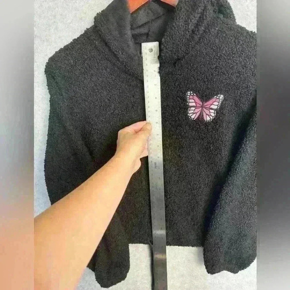 NWT black cropped butterfly hoodie XS no boundaries fleece cozy sweater pullover - Picture 4 of 8